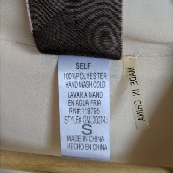 Crepe Blazer with Scallop Detailing - Picture 7 of 7